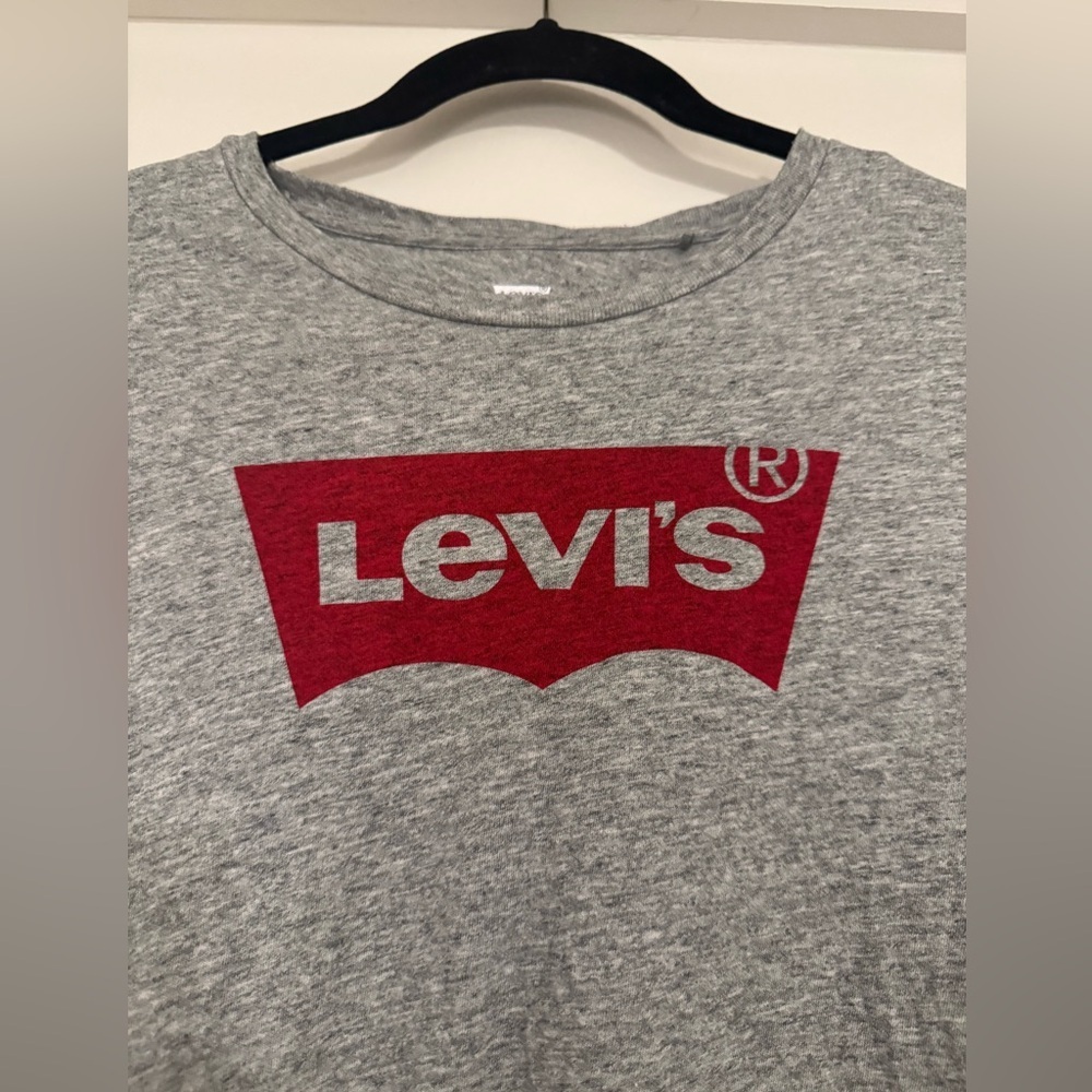 Women’s Levi's Heather Gray Cotton Tee with Red Logo - Picture 3 of 6